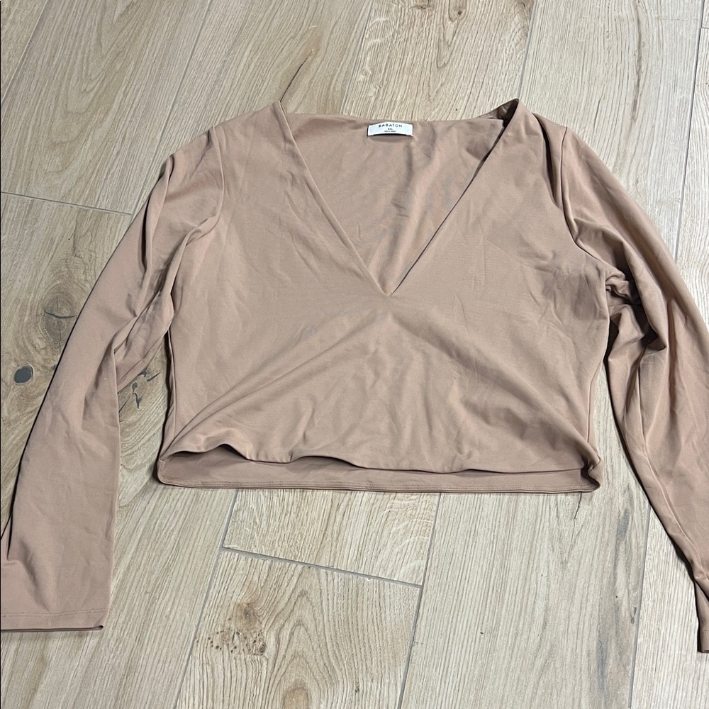 Aritzia Babaton Contour V-Neck Long Sleeve Top